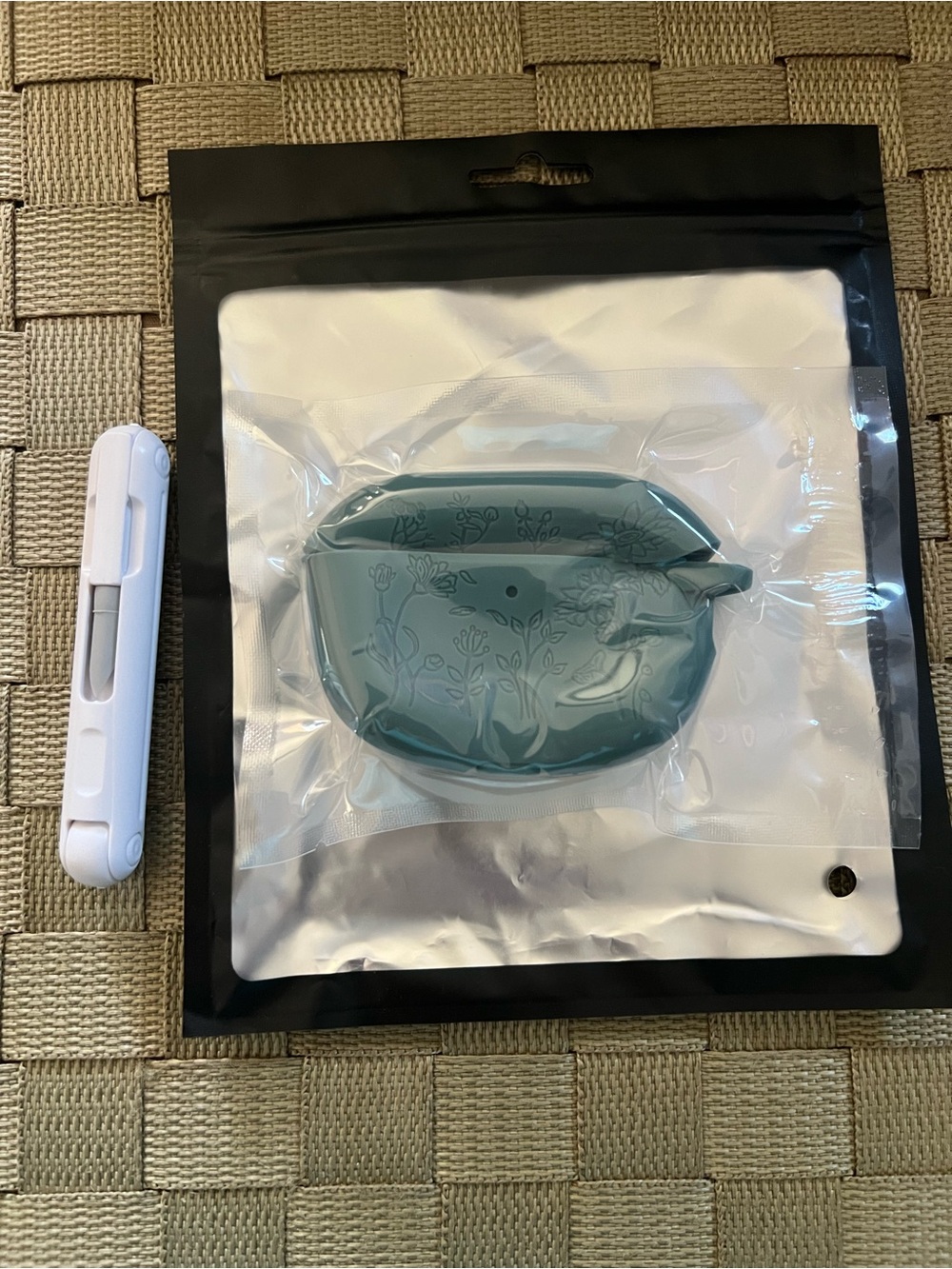 AirPods Pro 3 Silicone Case with cleaning tool